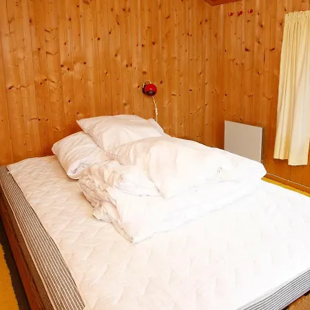 Two-bedroom Holiday In 21 *